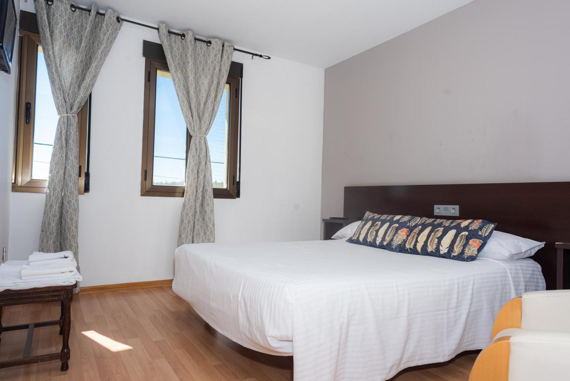 Hostal Venta De Valcorba Soria Buitenkant foto